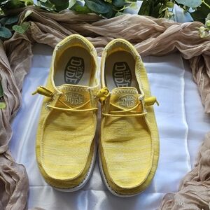 Womens size 9 Hey dudes